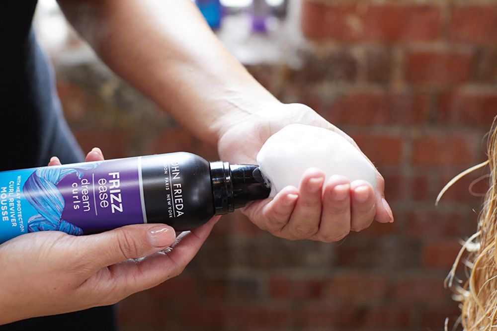 John Frieda Frizz Ease Dream Curls Curl Reviver Mousse