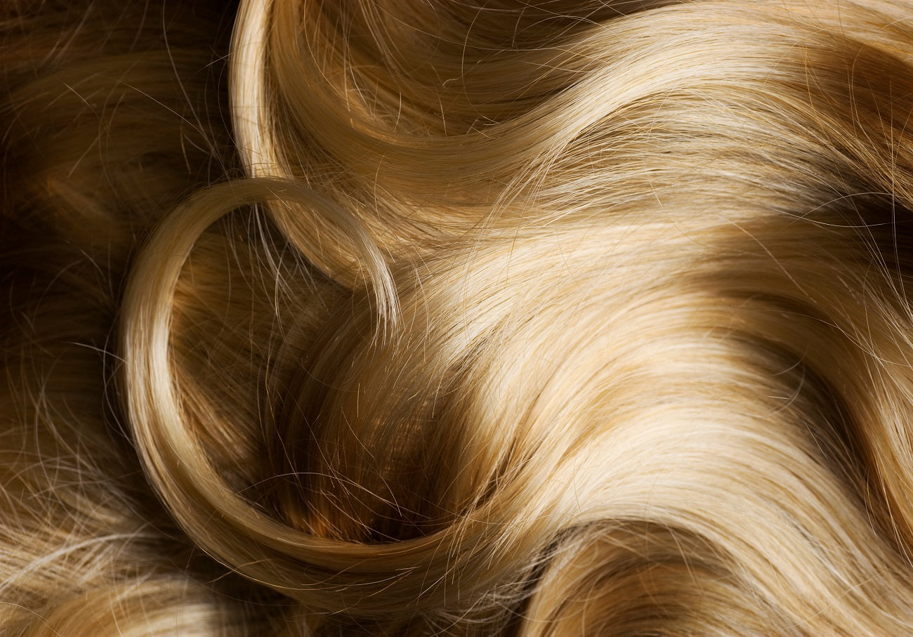 HOW TO LIGHTEN HAIR: TIPS & TRICKS