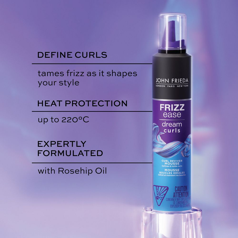 English: Define curls frames frizz as it shapes your style. Heat protection up to 220 degrees Celsius. Expertly forumlated with rosehip oil Français: Définit les boucles et dompte les frisottis tout en fixant la coiffure. Protection contre la chaleur jusqu’à 220 degrés Celsius. Ingénieusement formulé avec de l’huile d’églantier.