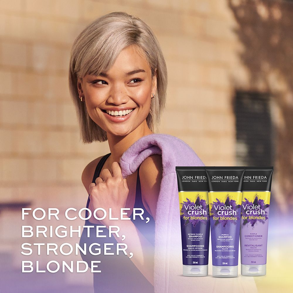 English: For cooler, brighter, brighter, stronger, blonde Français: Pour des cheveux blonds plus froids, plus éclatants et plus forts